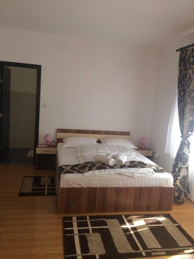 M Dey Hotel Viseu de Sus Exterior photo